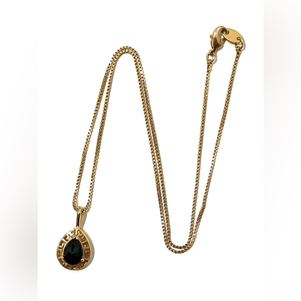 Avon Gold Tone Faux Onyx Teardrop Pendant Necklace 18”